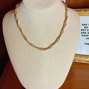 Classy Gold Twisted Chain Necklace 🎀 NWT